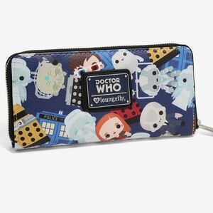 Rare Pre-owned Loungefly Doctor Who Chibi Zip Wallet  Heart ❤️ Logo